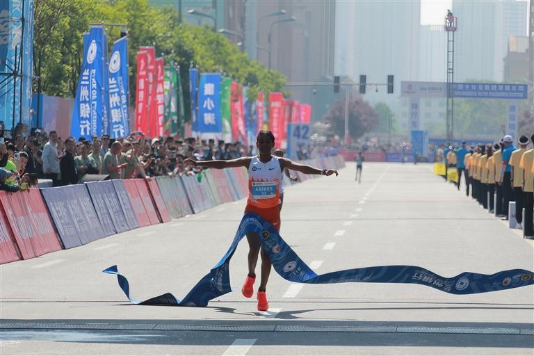 德吉图·阿齐梅拉夫·阿西雷斯　李超　摄