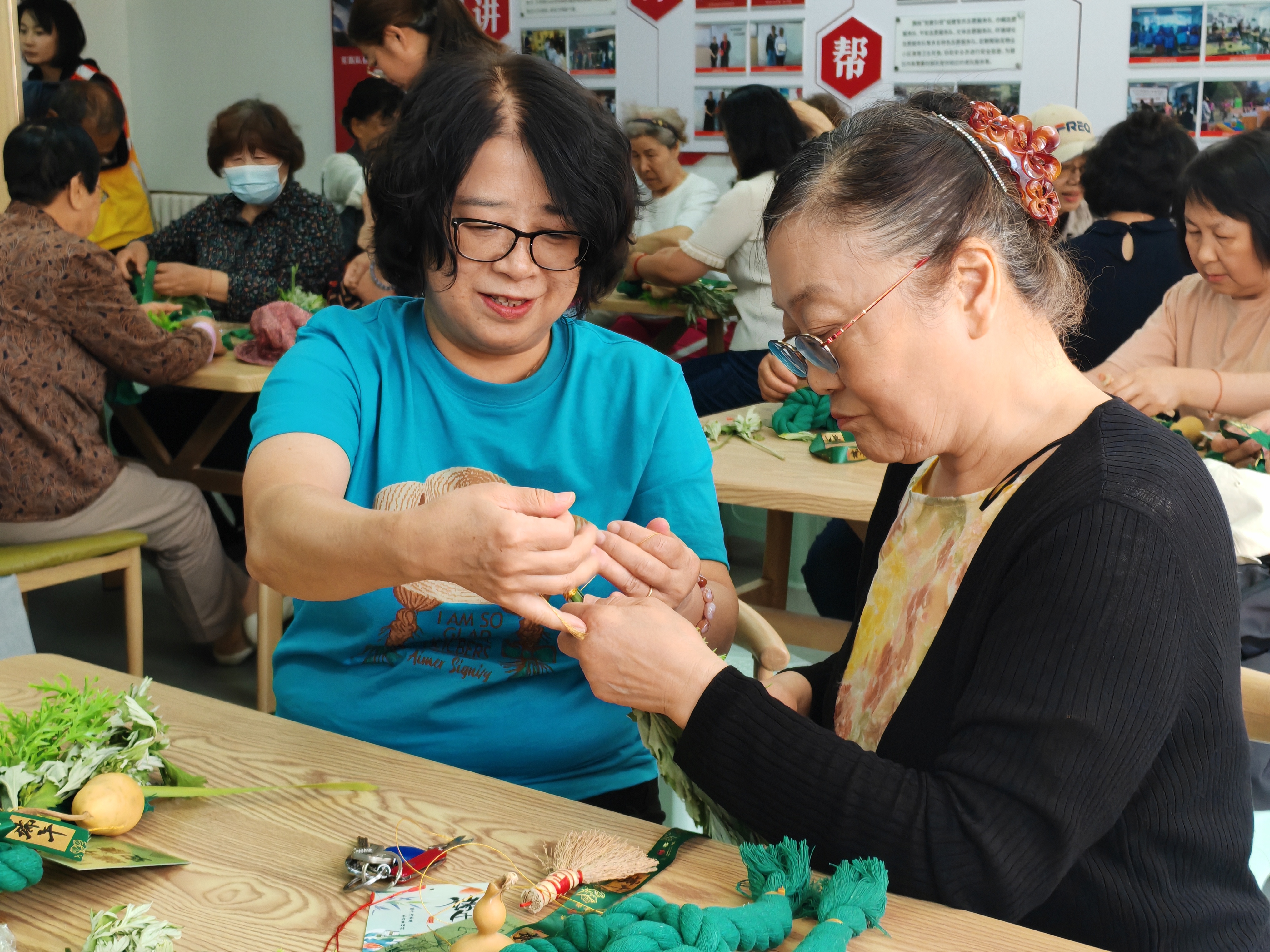 巧手编艾韵，邻里粽情浓！瑞都社区端午活动共绘文化温情画卷