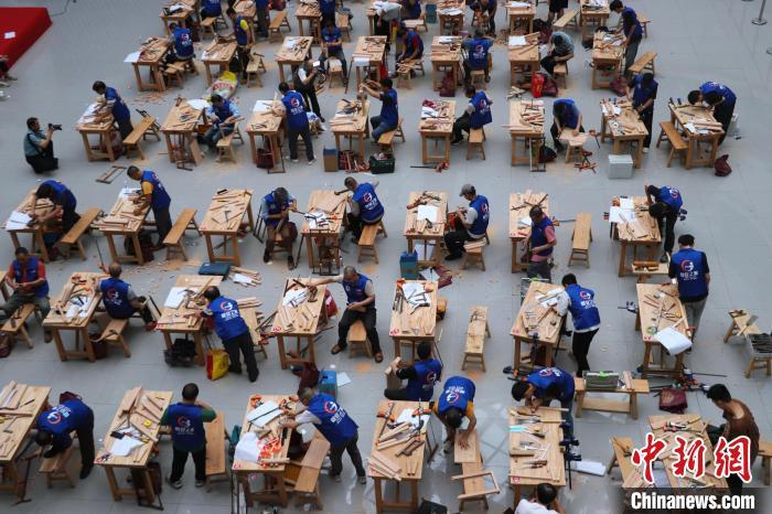 江西40名能工巧匠“家居之都”南康比拼木工技能