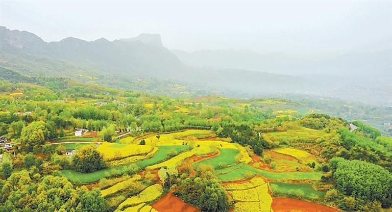 鸡峰山下田园风光