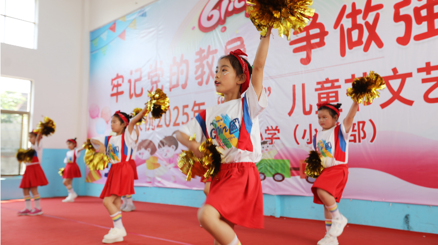 江西东乡：欢声笑语过“六一”