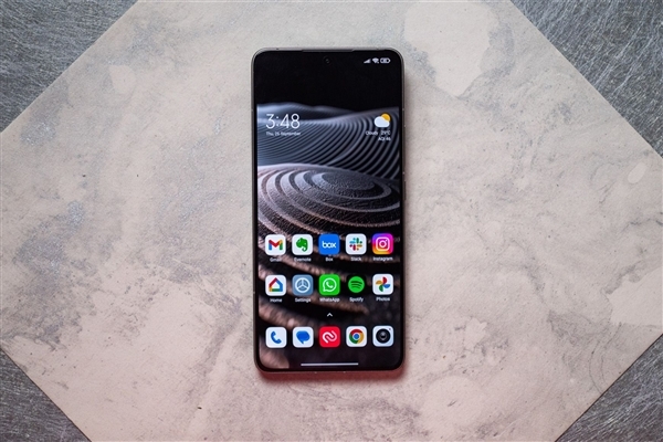 王腾换上REDMI K80至尊版:REDMI性能王者