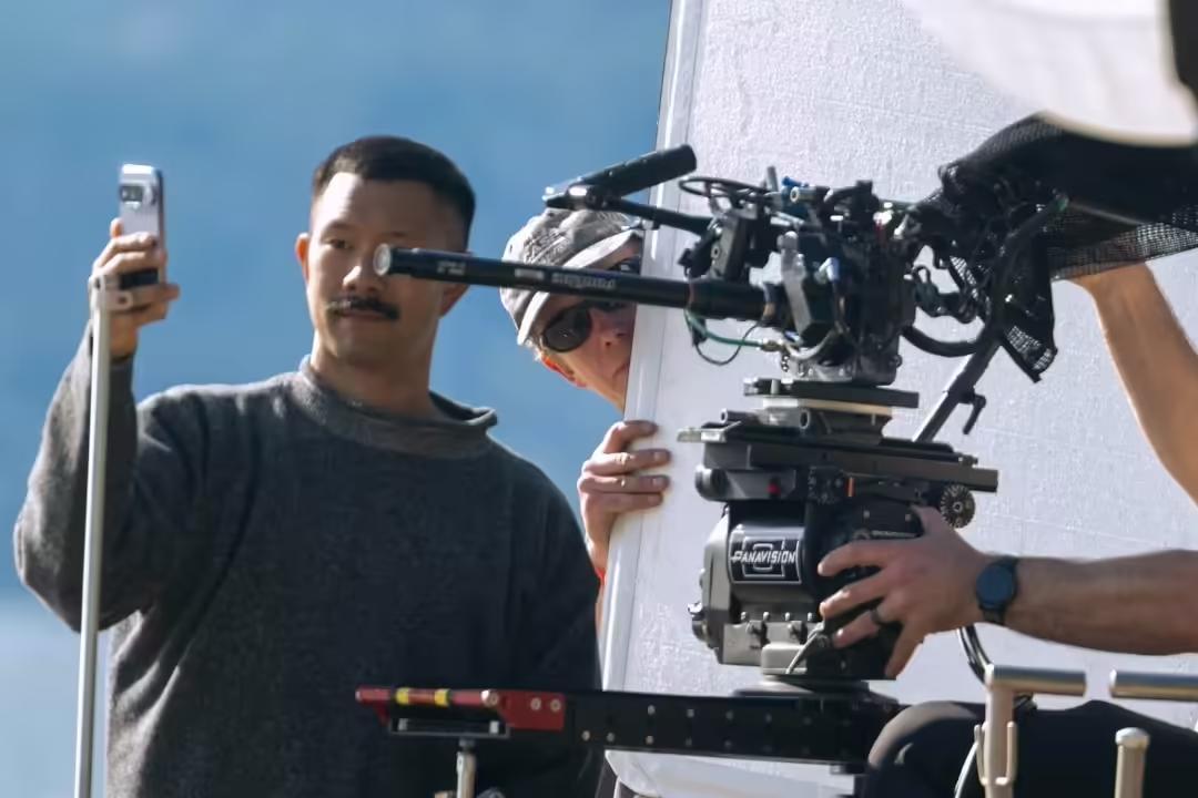 谷歌Pixel 10拍摄现场曝光,手机外观延续前代设计