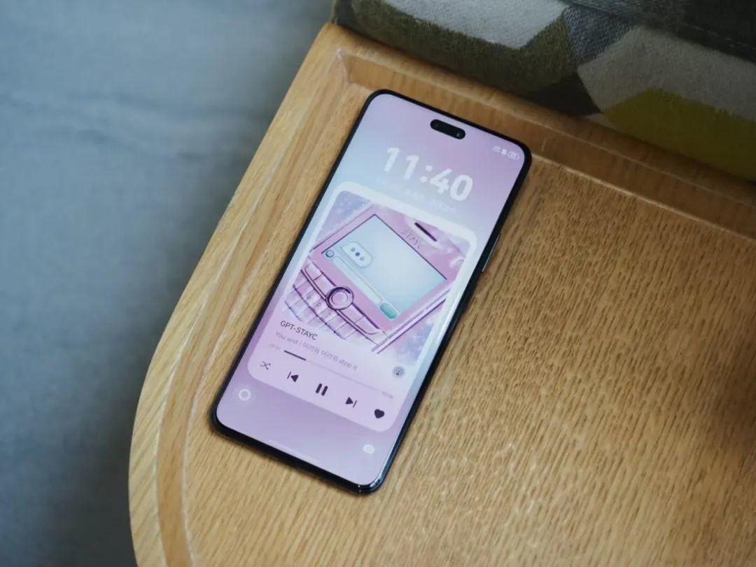 首款鸿蒙直板机,体验太炸裂了