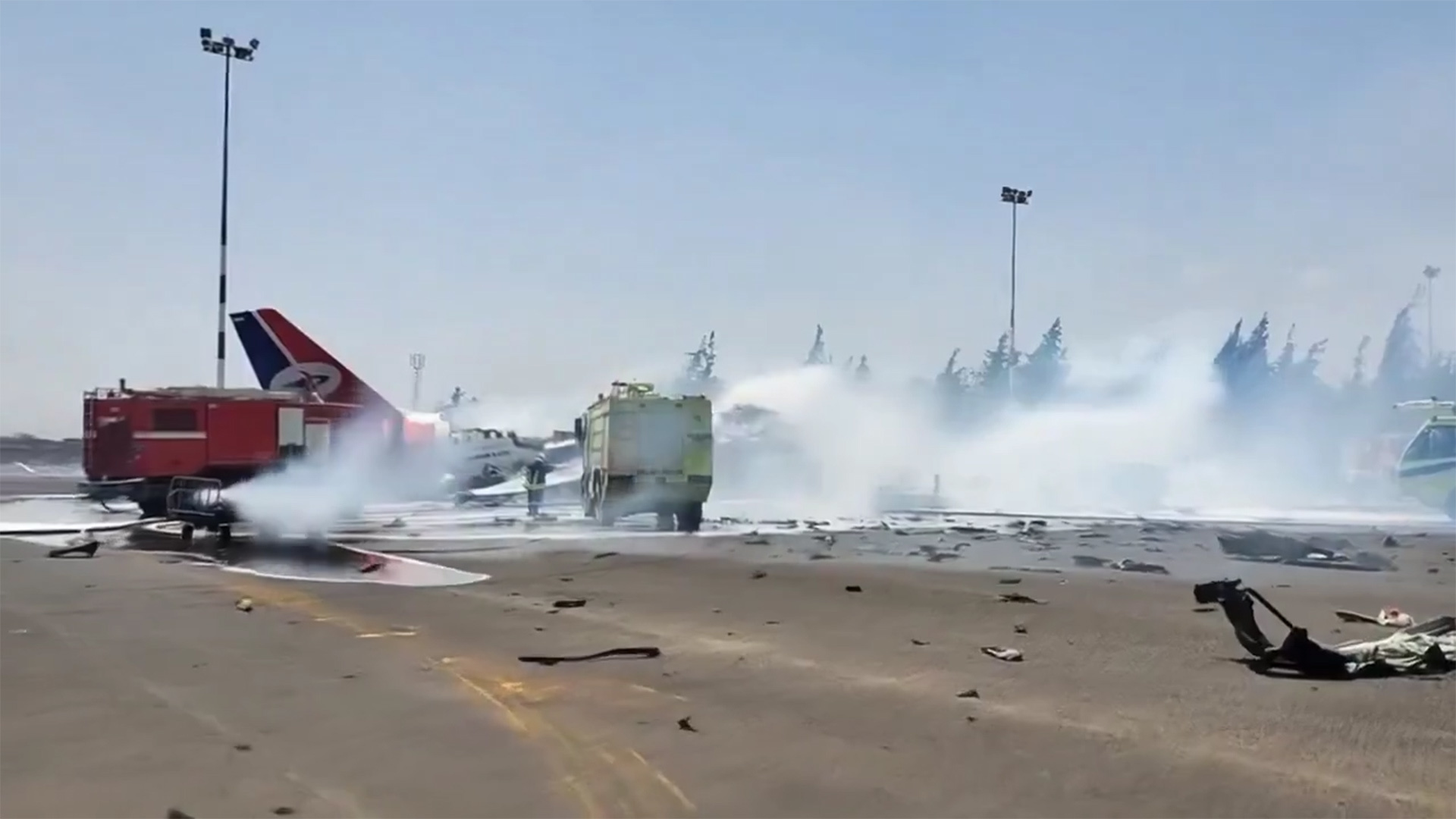 以色列空袭也门萨那国际机场，胡塞武装唯一一架民航客机被炸毁