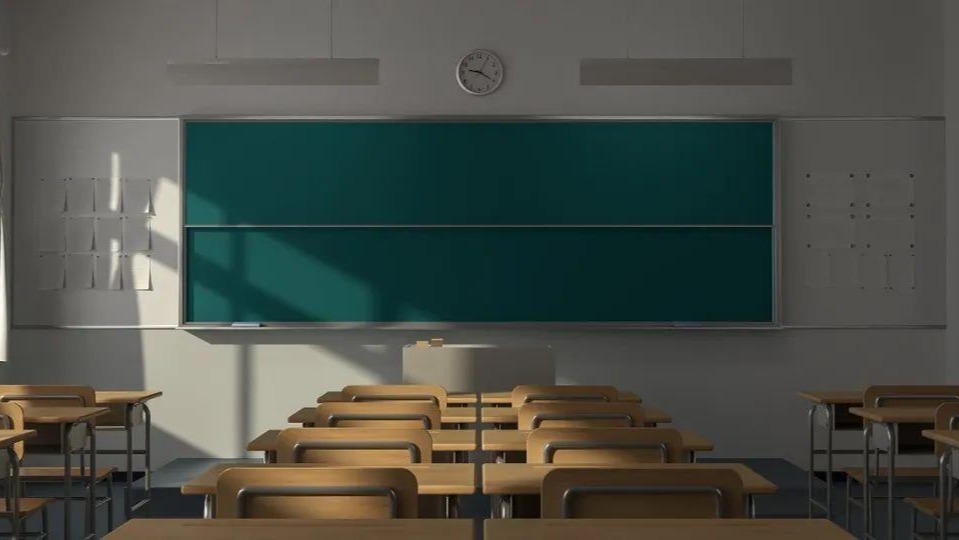 举报同学带平板电脑被打伤！法院：学校鼓励学生互相检举，也有错