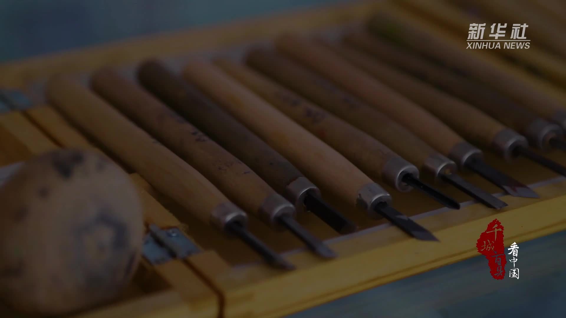 千城百县看中国｜内蒙古：扎鲁特版画书草原豪情诗章