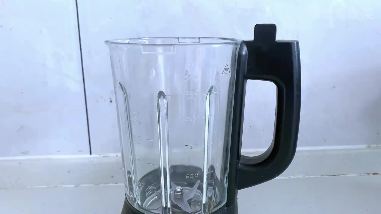 把1整条鱼放进破壁机，这做法第一次见，汤白如牛奶无腥味，巨鲜