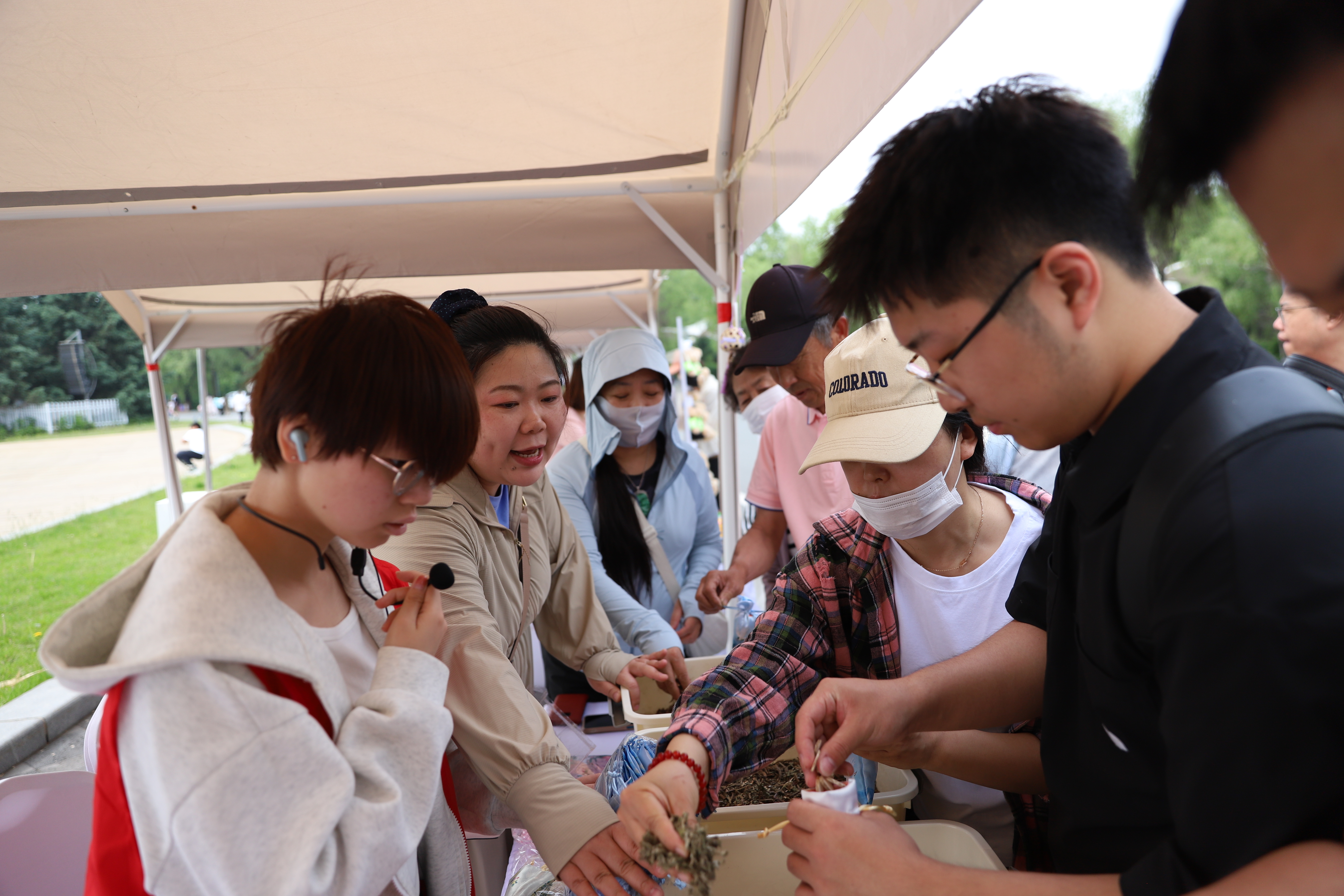 传承岐黄薪火，共庆端午安康 长春中医药大学附属第三临床医院中医药市集首日惠及2万余人次