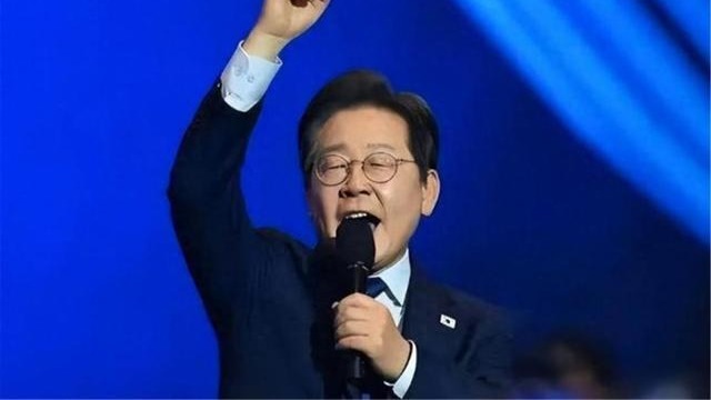 封关民调出炉，朴槿惠作出选择，李在明1挑2，中方送上大礼