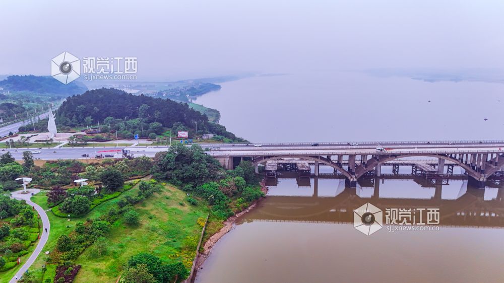 2025年5月26日,在江西省吉安市新干县赣江大桥拍摄的画面。