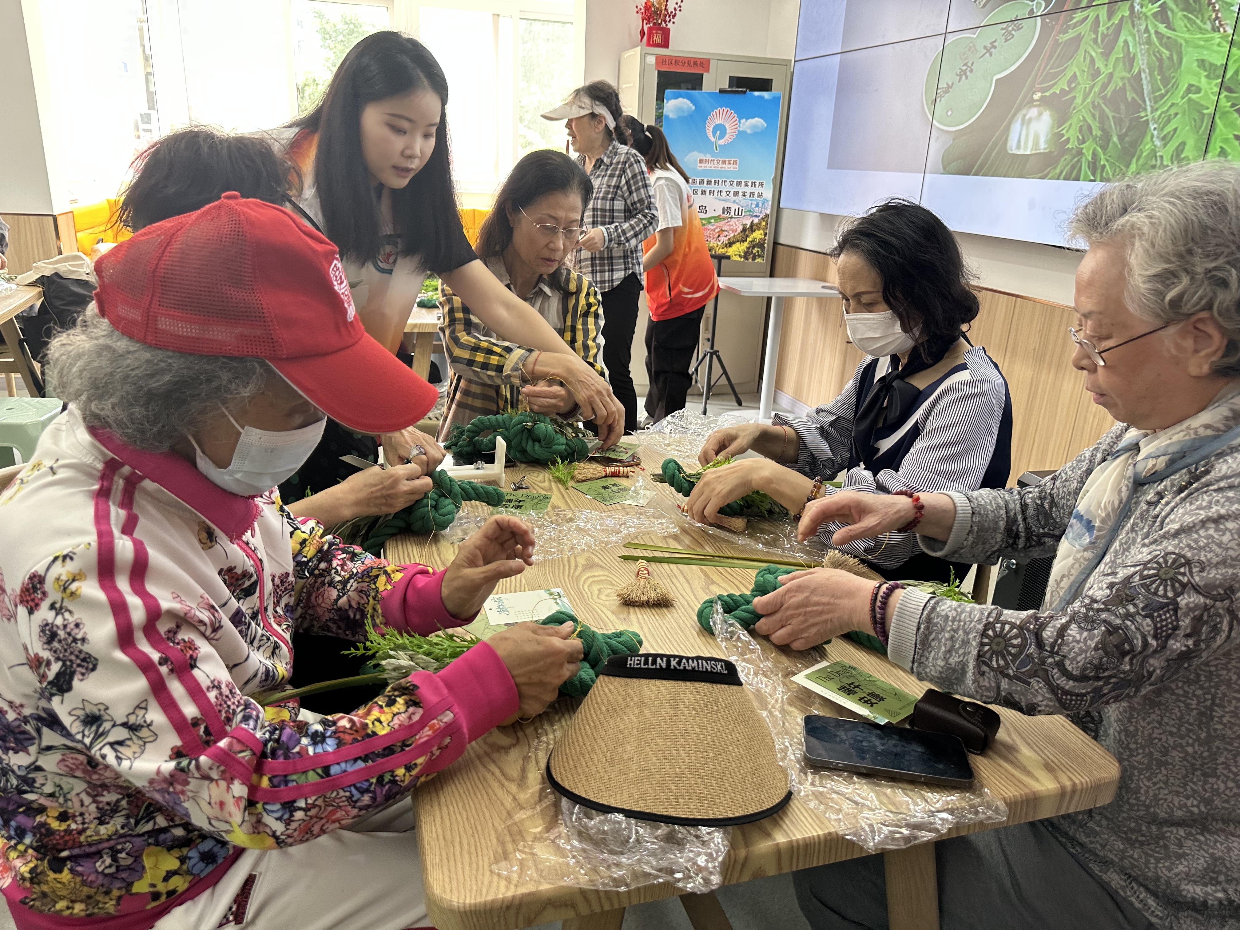 巧手编艾韵，邻里粽情浓！瑞都社区端午活动共绘文化温情画卷