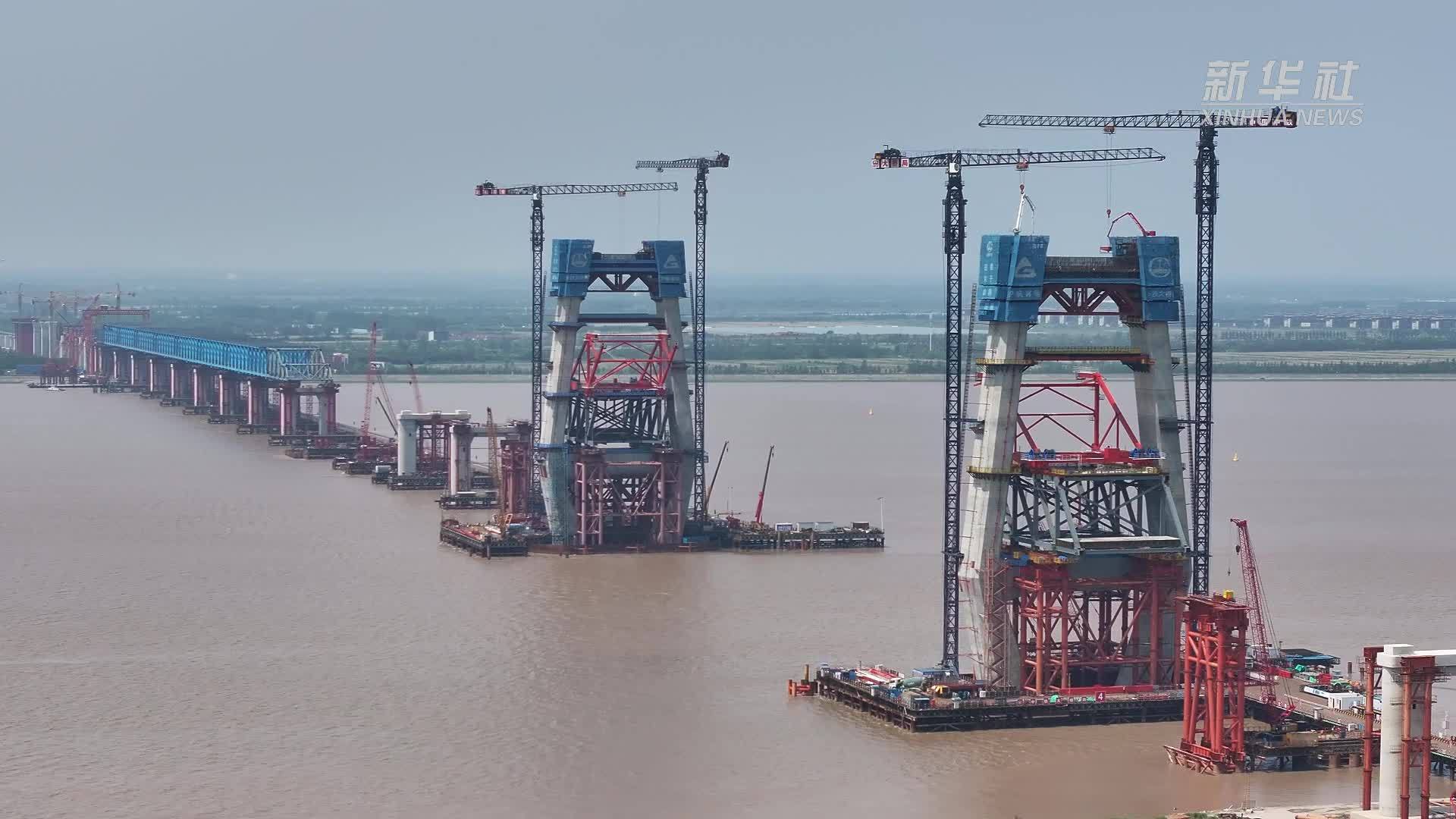 空中“牵手”！崇启公铁长江大桥主塔施工进入最后冲刺