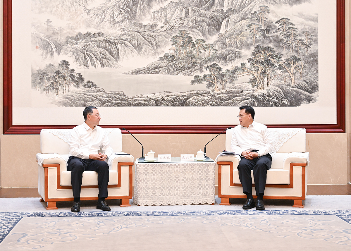 ▲5月26日下午,市委书记袁家军会见自然资源部党组书记、部长,国家自然资源总督察(兼)关志鸥。刘力 摄
