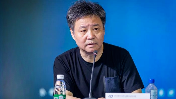 开场以为秀恩爱，结局却像1把刀，余华回应被刘楚昕演讲“重刀”：写20年1篇没发表过，太不容易