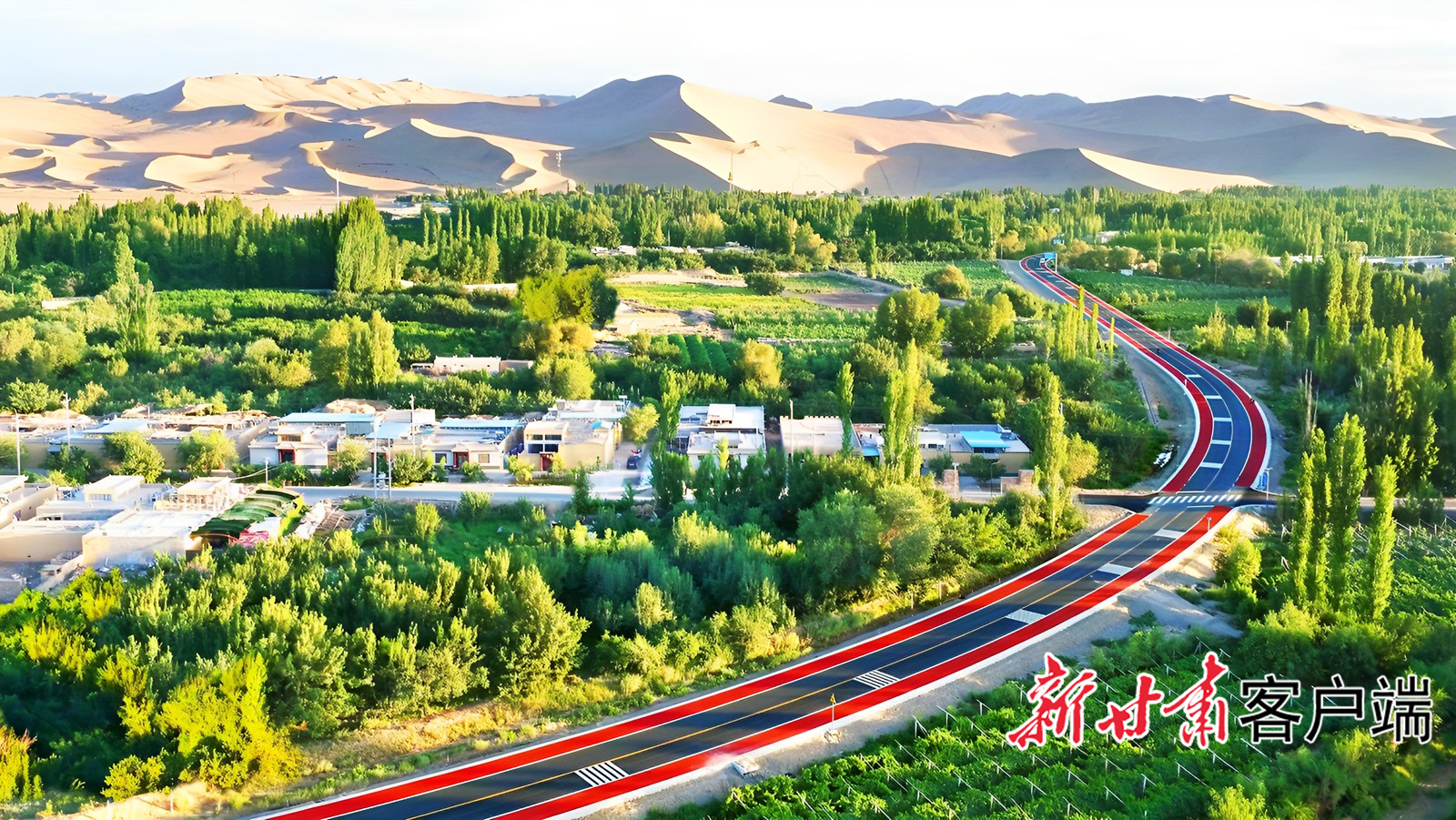 敦煌鸣沙山景观大道