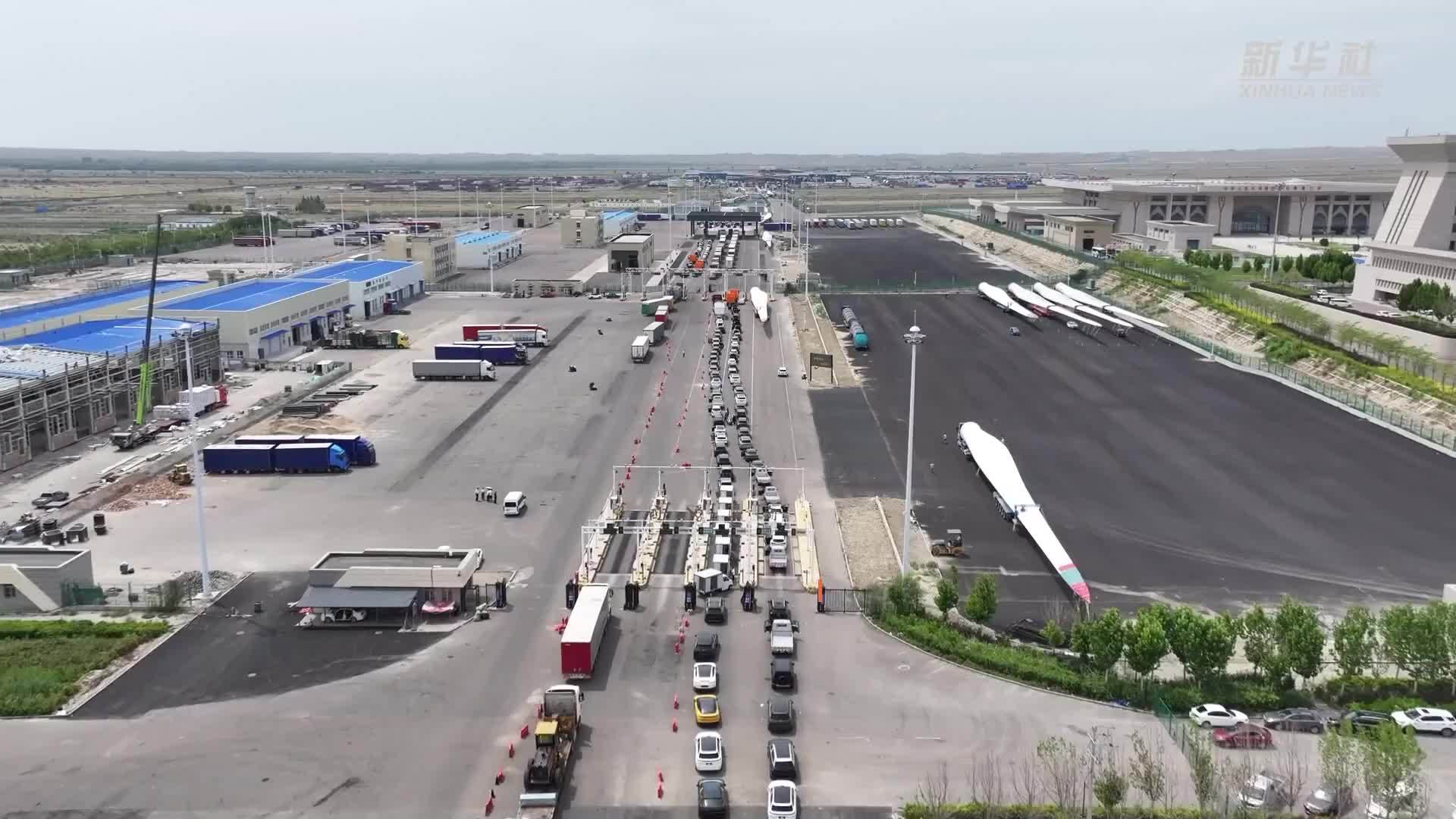 新疆霍尔果斯口岸1-4月出口汽车10.6万辆