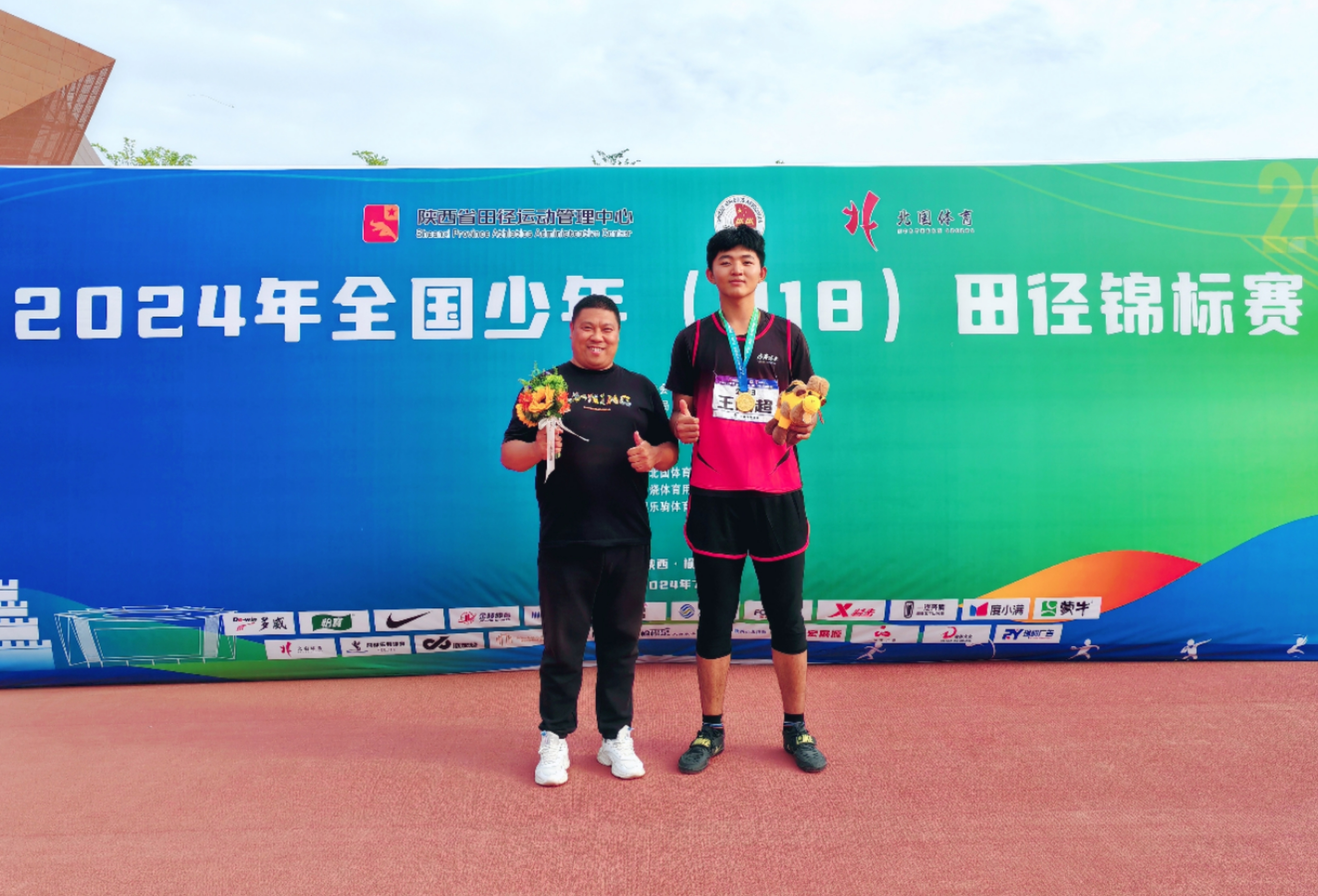 德国哈勒投掷精英赛 黑龙江小将王庆超夺冠