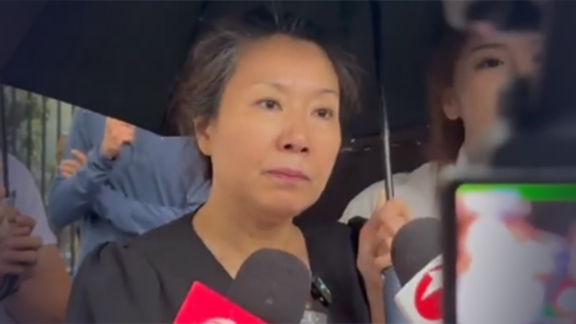27岁成都女子家门口遇害案，凶手被鉴定患精神疾病，受害者母亲怒斥：精神病患者就能随便杀人吗？