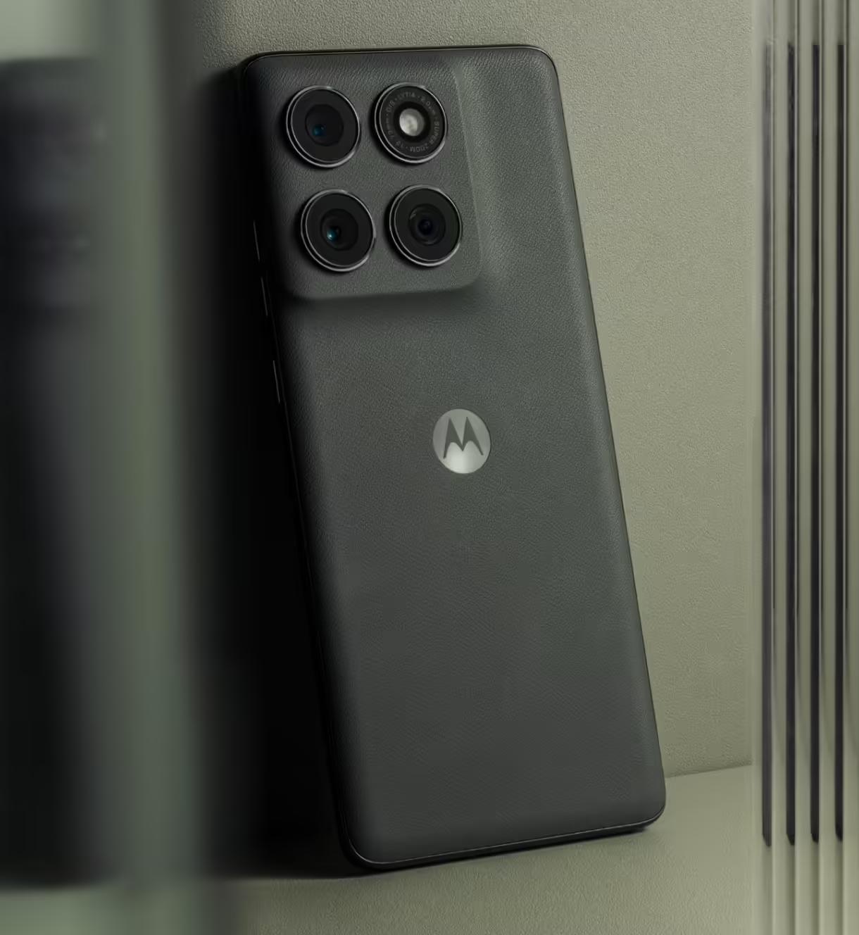 摩托罗拉Edge 2025手机渲染图曝光:升级三摄,沿用Quick Button快捷键