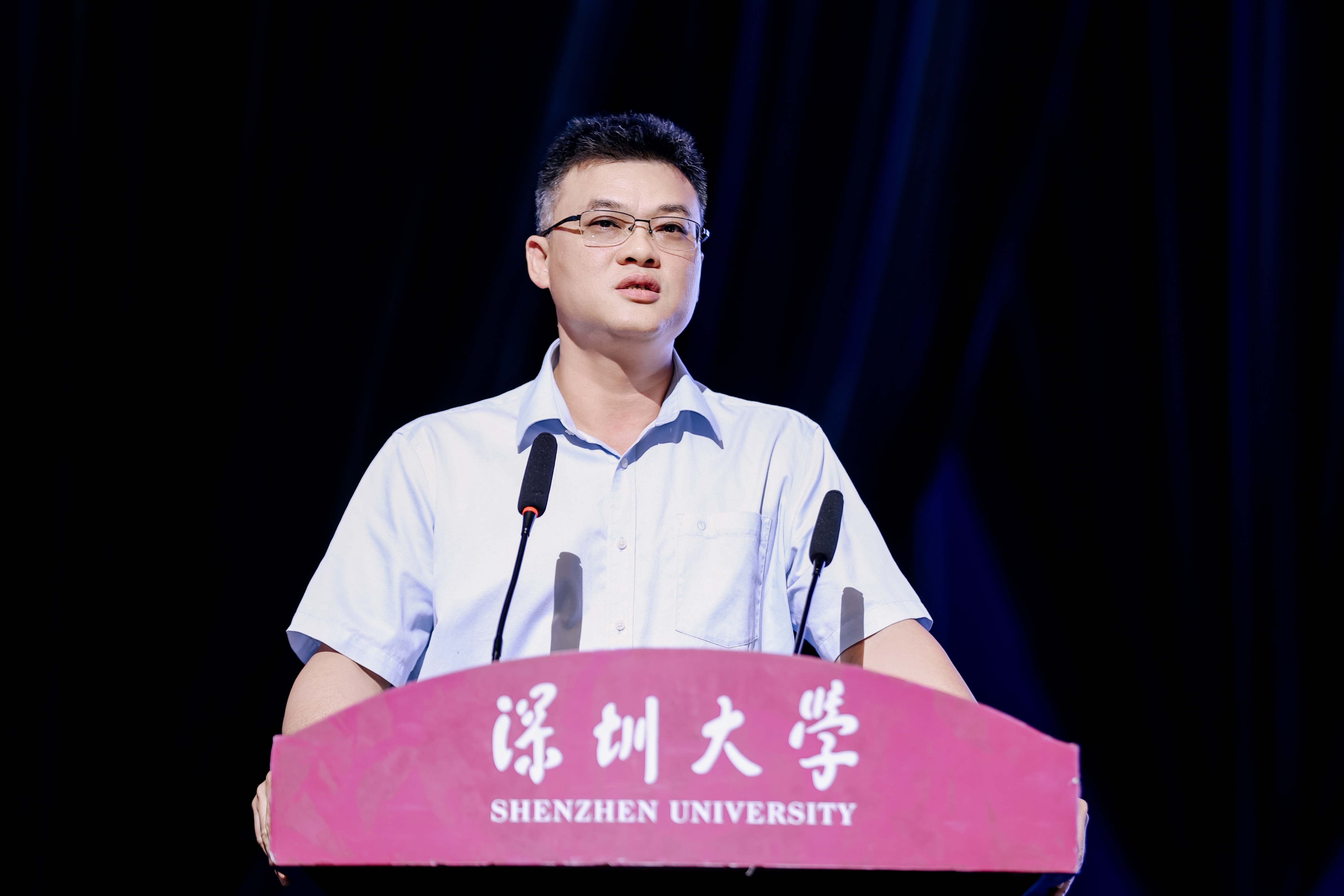 2025深圳企业家前瞻峰会暨新生代创新创业风云人物颁牌盛典成功举办