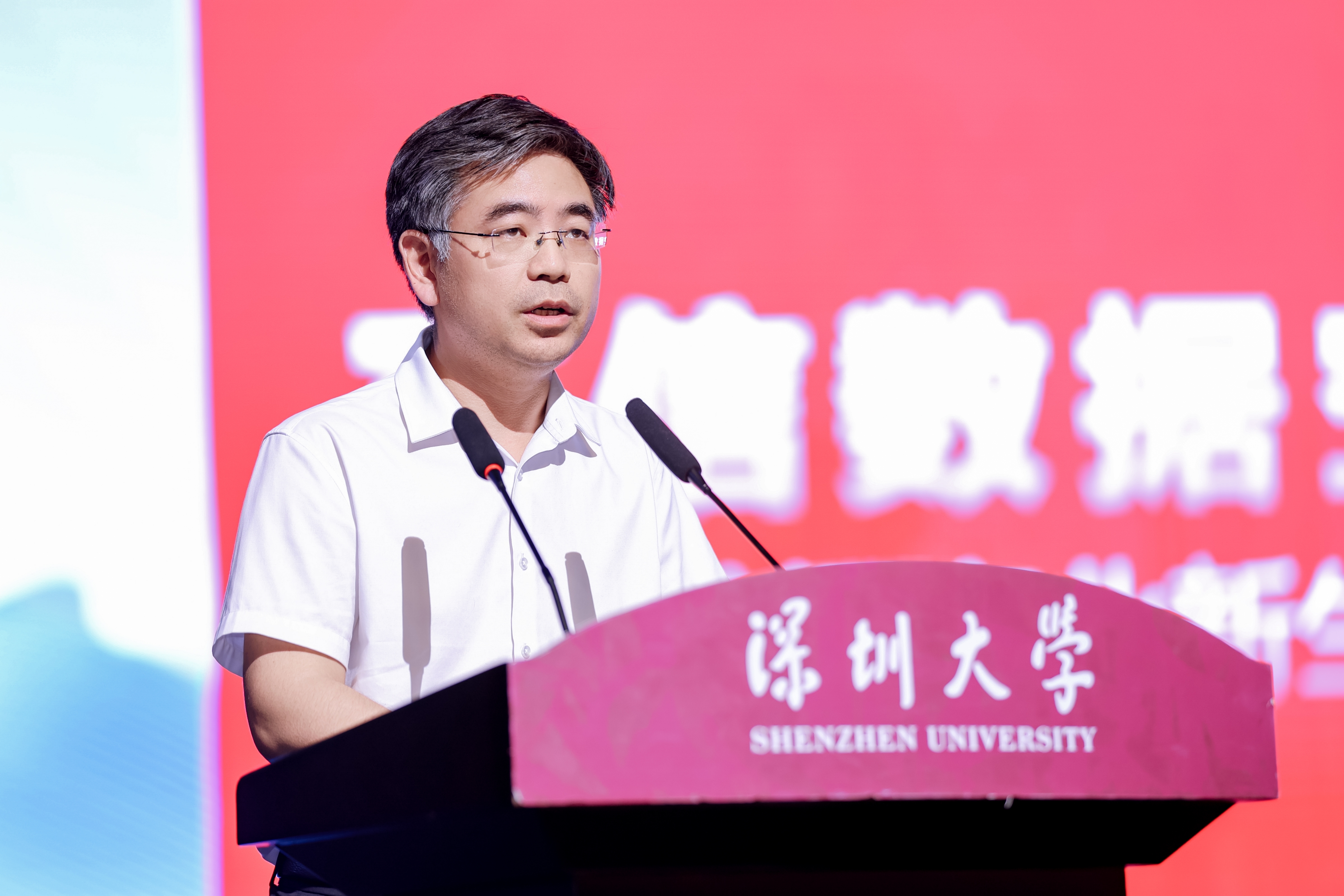 2025深圳企业家前瞻峰会暨新生代创新创业风云人物颁牌盛典成功举办