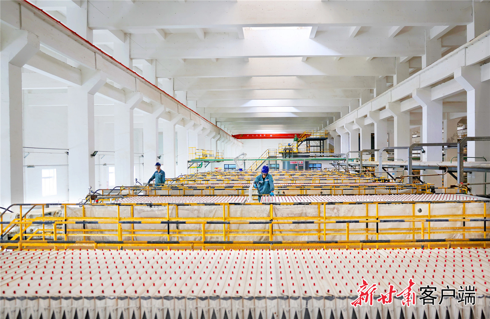 甘肃佰利联化学有限公司生产车间 本文图片新甘肃·甘肃日报记者 田蹊