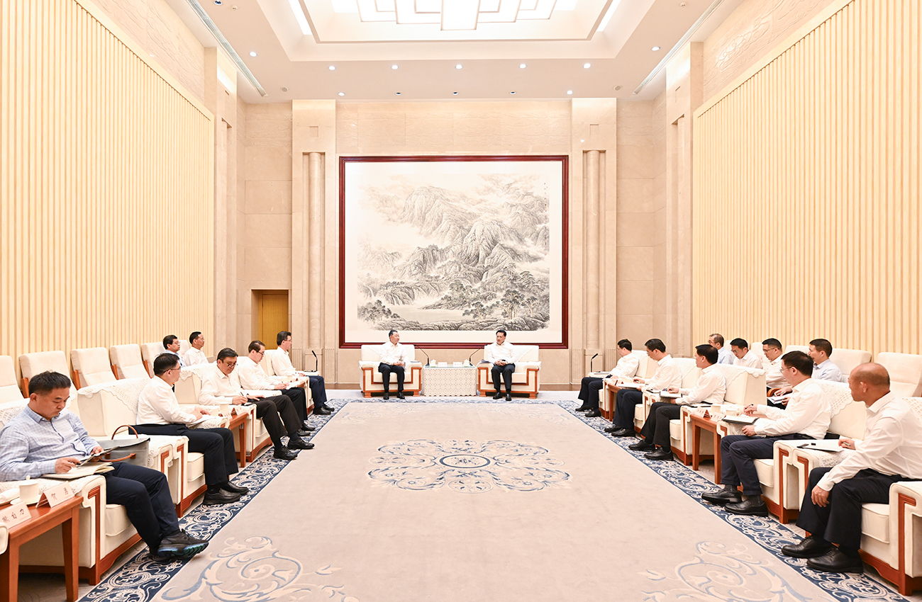 ▲5月26日下午,市委书记袁家军,市委副书记、市长胡衡华会见自然资源部党组书记、部长,国家自然资源总督察(兼)关志鸥一行。刘力 摄