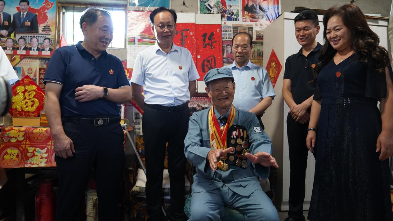 济宁市拥军优属协会开展“情系抗日老兵”慰问活动