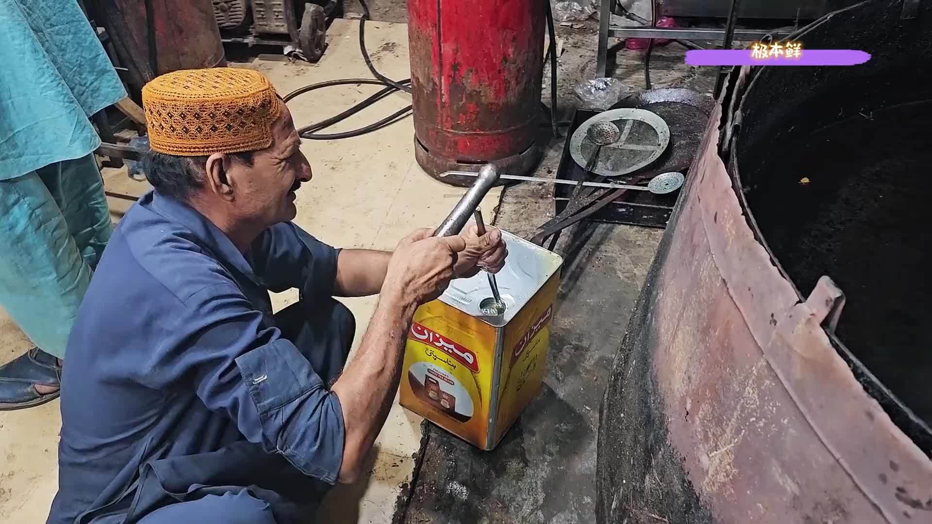 240年巴铁老店，每年只开一个月，一锅祖传老油用百年
