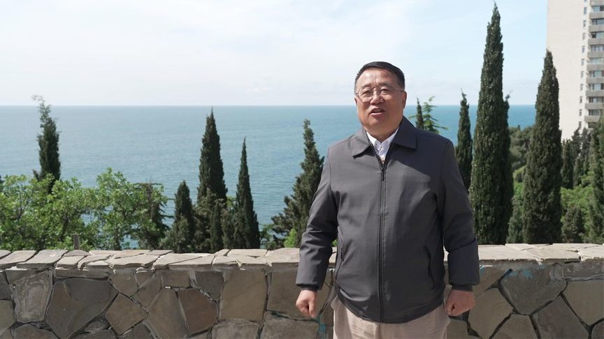 凤凰评论员李炜克里米亚历险记 22小时超长车程关关难过关关过