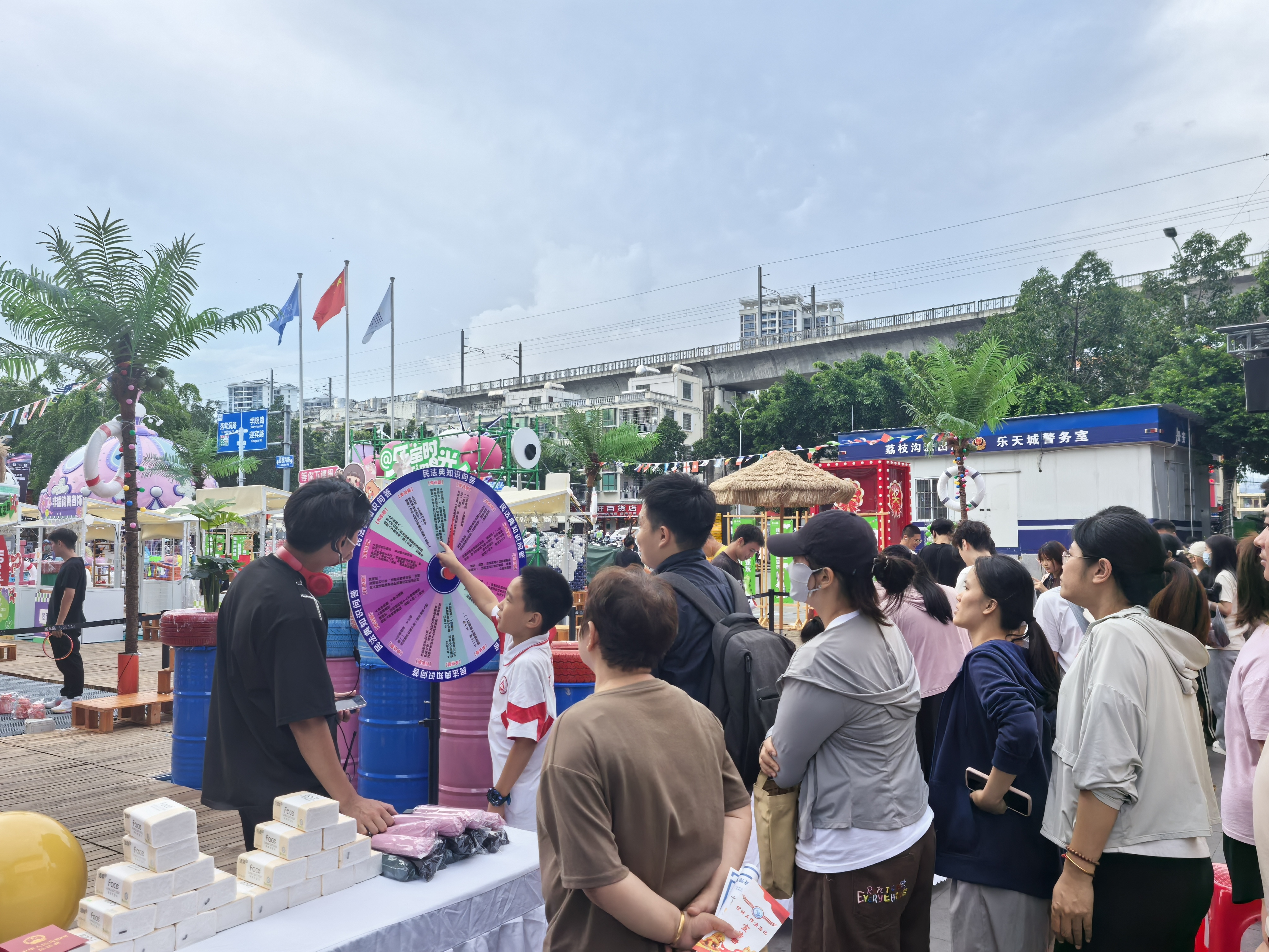 “典”亮生活·与法同行——三亚市吉阳区举办民法典颁布五周年纪念普法晚会