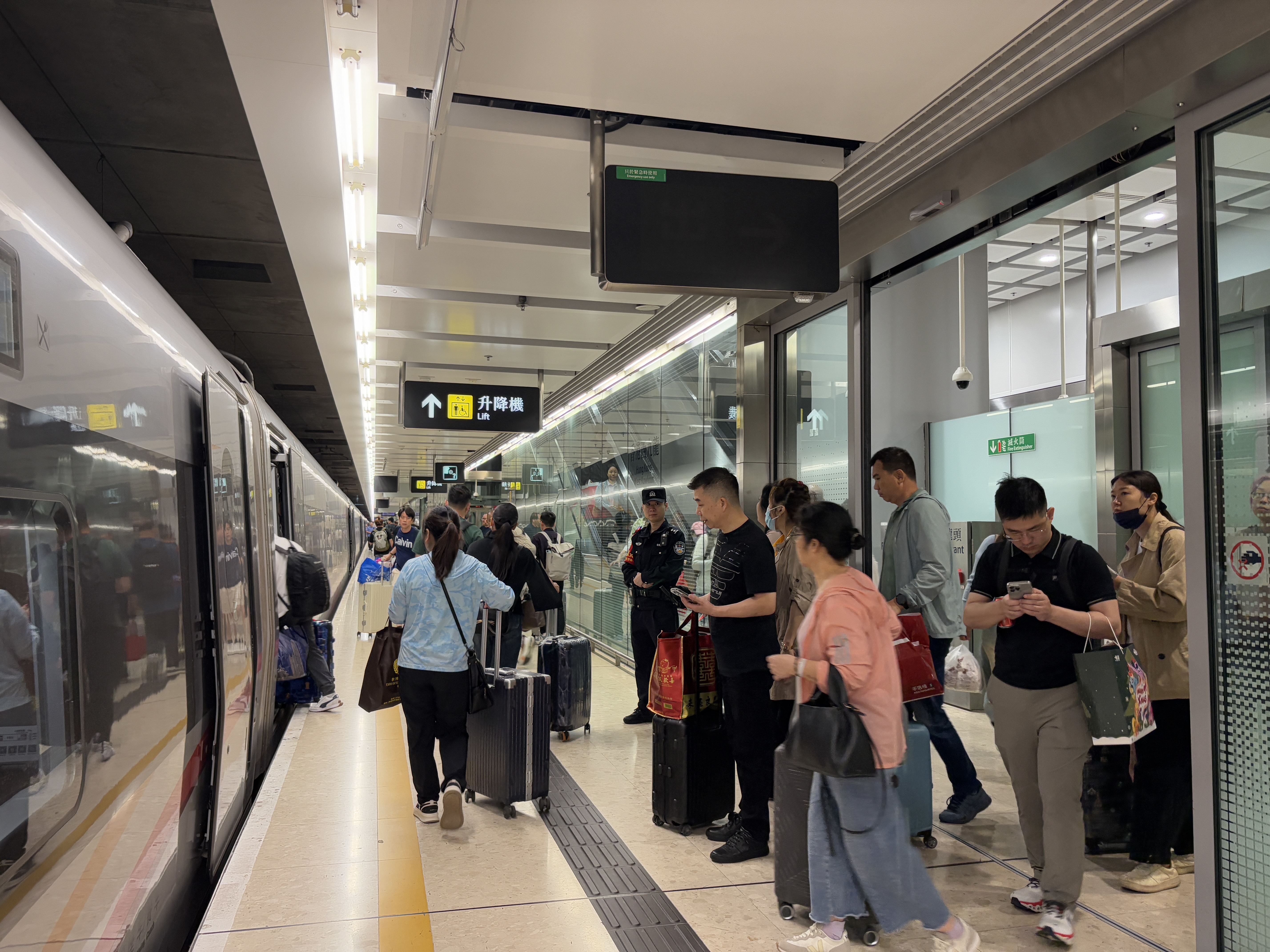 端午假期广深港高铁跨境客流预计超50万人次，多项服务助力便捷出行