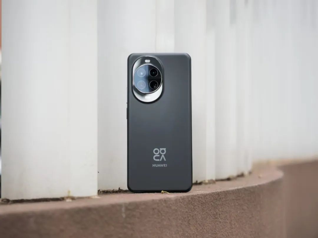 首款鸿蒙直板机,体验太炸裂了