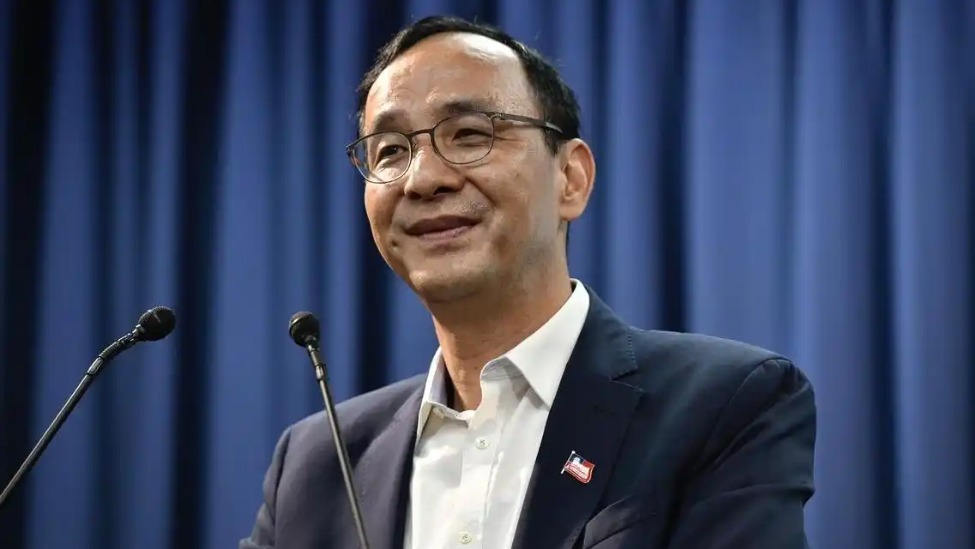 岛内思考统一，朱立伦萌生退意，洪秀柱现身人民大会堂喊话赖清德