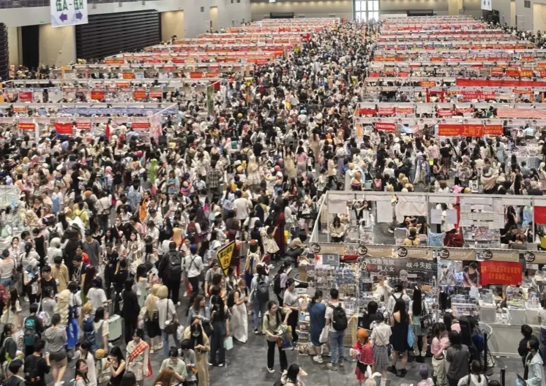 二次元“吃谷”,救活线下消费