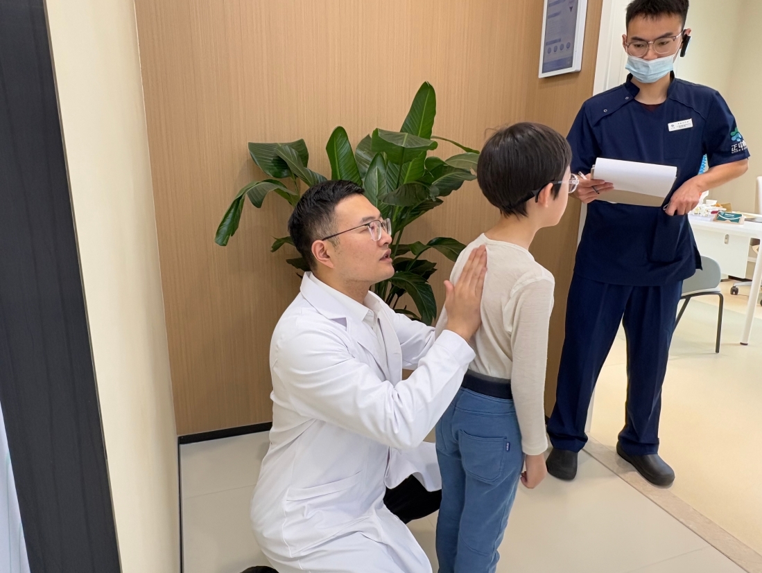 多方合力守护青少年脊柱健康 专家呼吁构建防控体系
