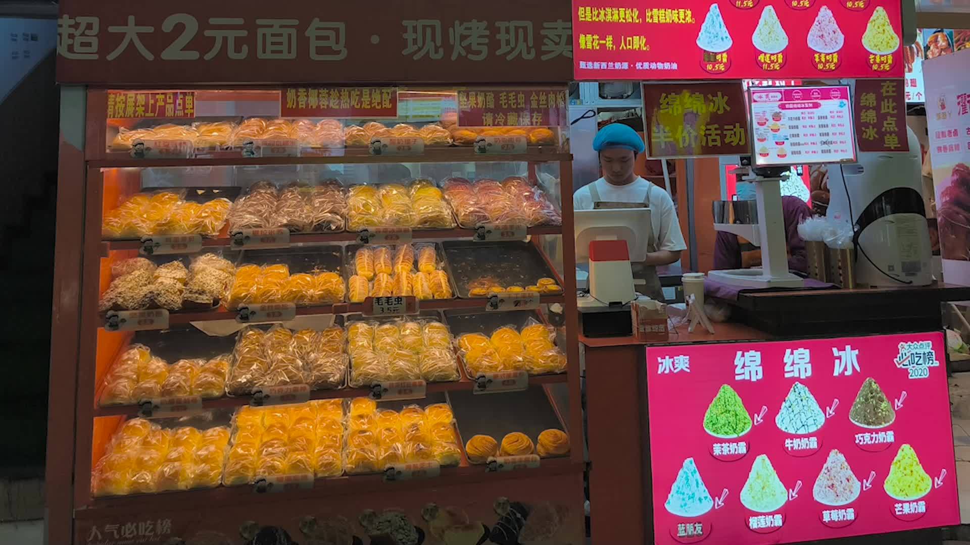 大学附近“两元面包店”一天能卖近两千个面包，月营业额十万元，店主：价格适合学生