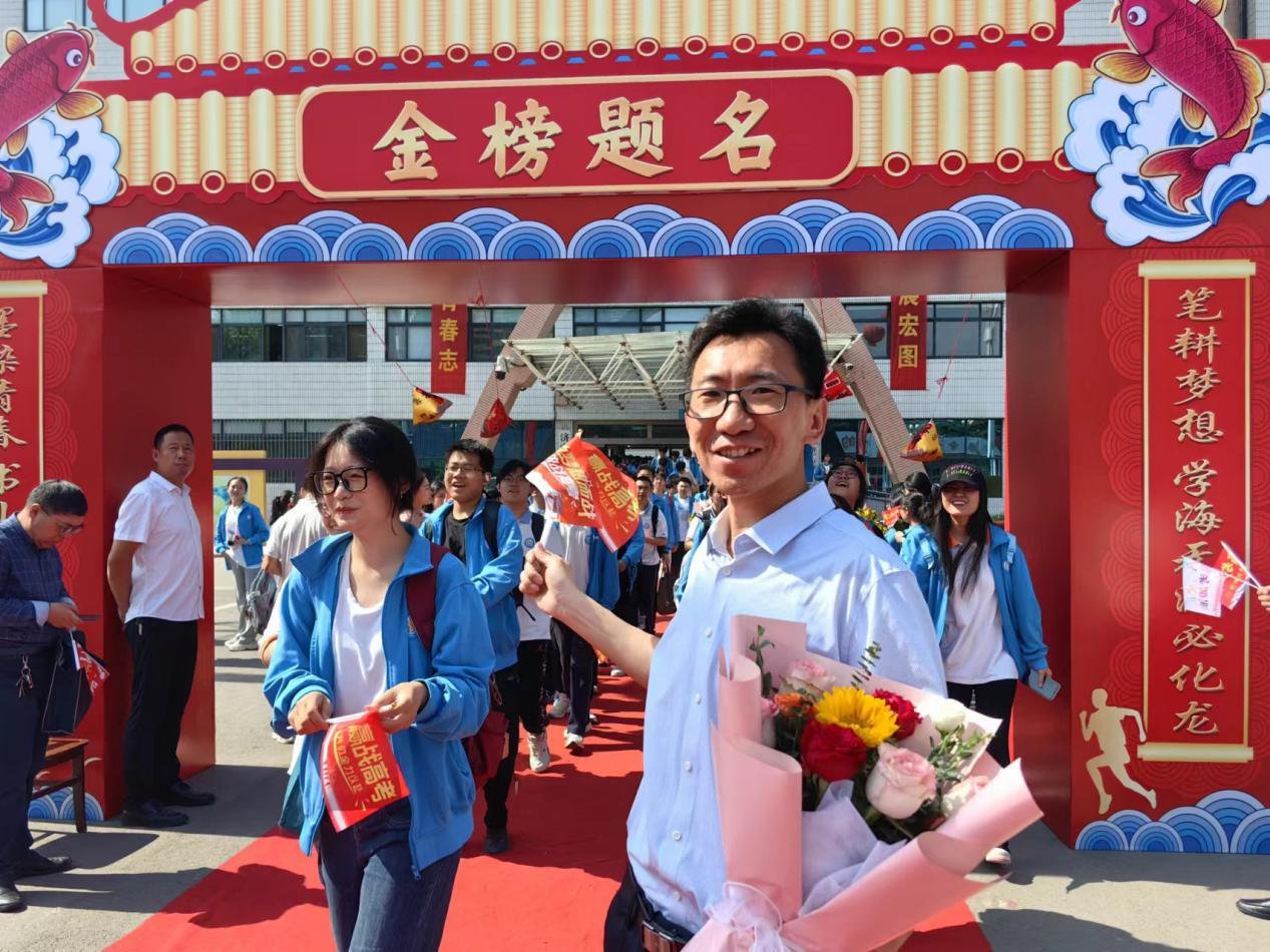 济宁市育才中学举行2025届毕业典礼暨高考壮行大会