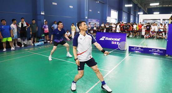 流行羽传奇挑战赛洛阳挥拍 点燃端午假期