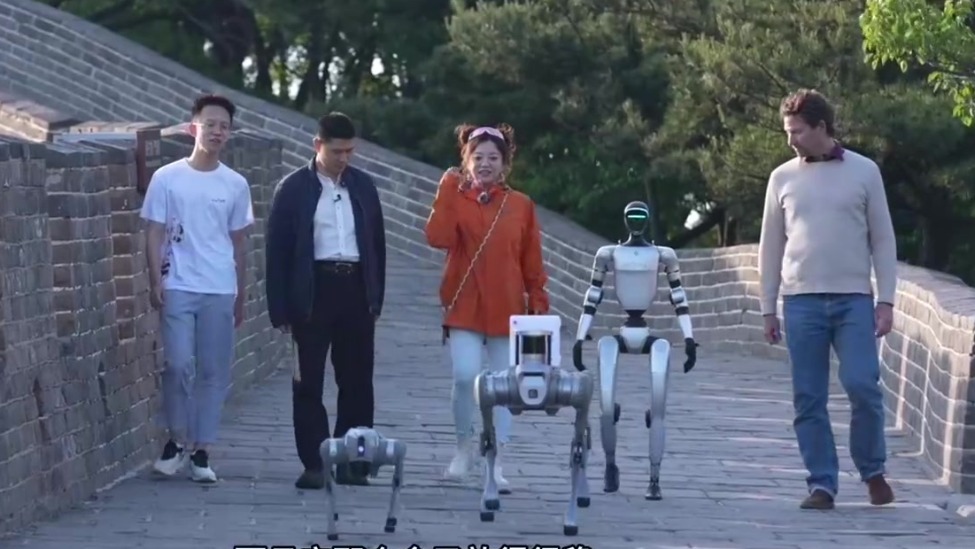 全球首次人机共登长城
