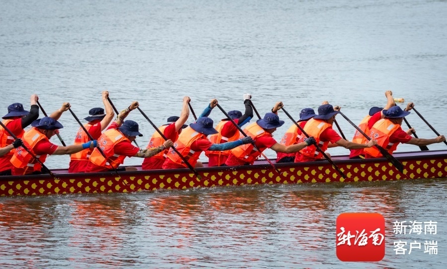 6月1日，2025“海口杯”端午国际龙舟邀请赛第二日比赛现场。记者 李昊 摄