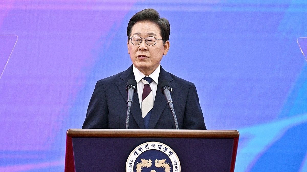 李在明宣誓就职韩国第21届总统 承诺重振韩国经济 重建民主政治