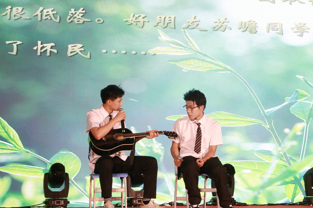 郑州国庆中学举行建校十周年庆典暨第二届艺术节晚会