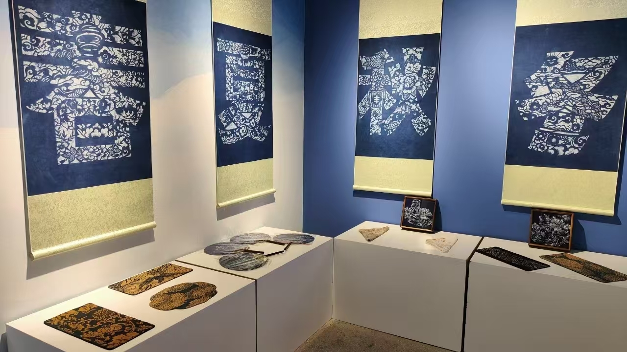 青岛乡里乡亲|乡村手艺“技良人”—千年古韵染新彩，段氏蓝印绽芳华——探秘非遗传承人段启英的匠心之旅