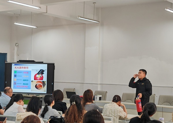 人人讲安全个个会应急——合肥南小恒盛校区举办消防安全培训会(图2)