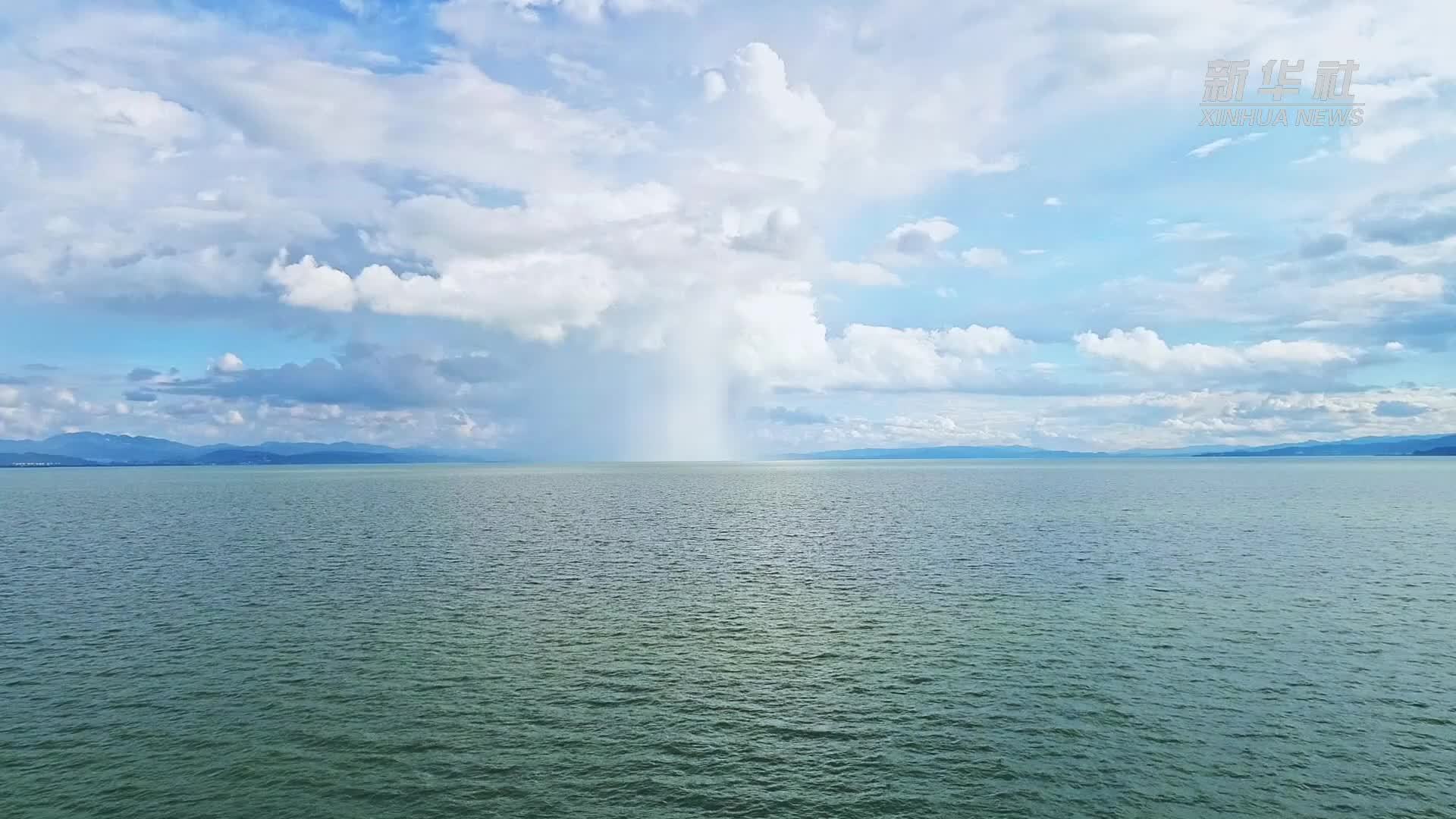 延时摄影看昆明上空局部降雨瞬间