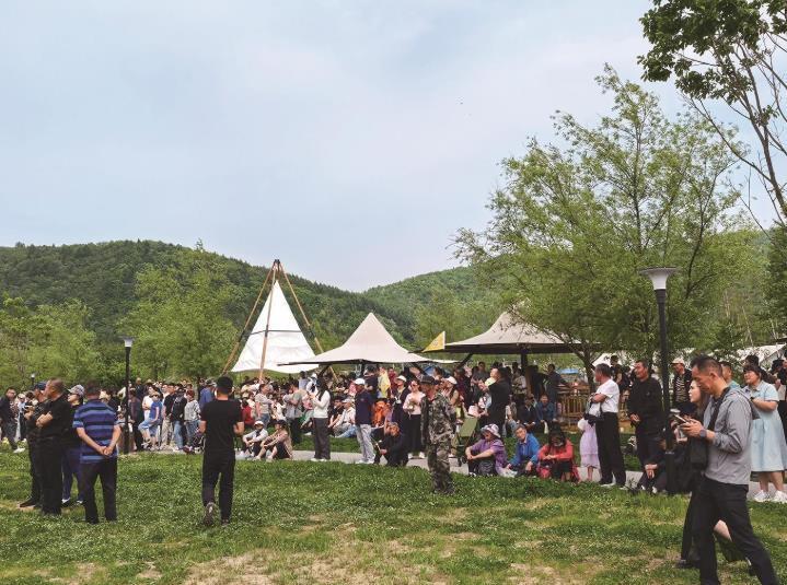 乡村拾趣，通化县兴林镇音乐美食节热闹非凡。李铭　摄