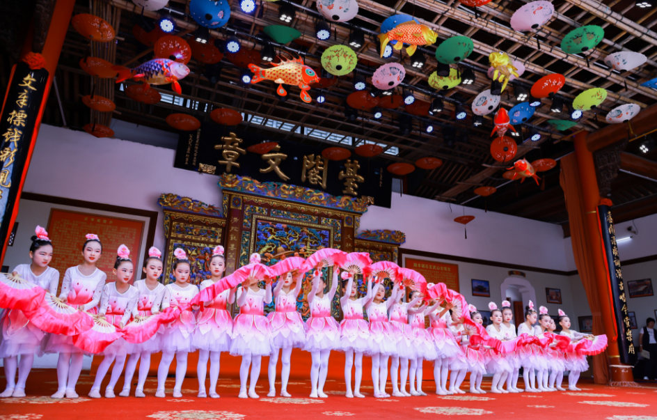 长江公益“苔花开”陆丰乡村儿童美育展于玄武山璀璨启幕