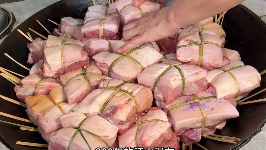 南昌姐弟卖大唐东坡肉，25元2斤重，稻草捆绑无水卤煮8小时